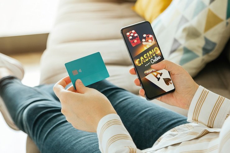 Pengguna Indonesia mengakses platform megawin118 dari smartphone di rumah
